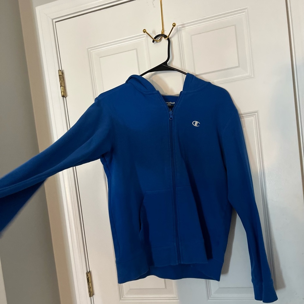 Blue Champion!! It is a M in womens!! Very slightly worn